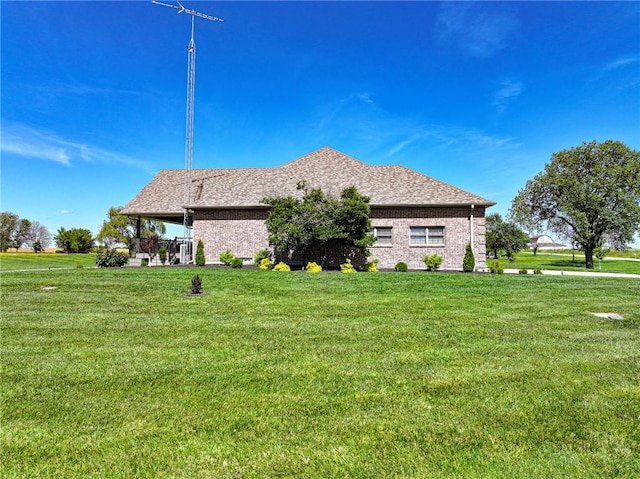 view of side of property featuring a lawn