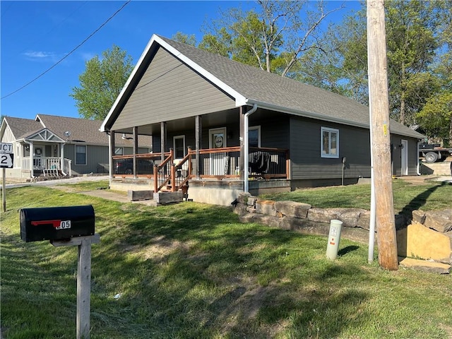 view of front of house featuring a porch and a front yard