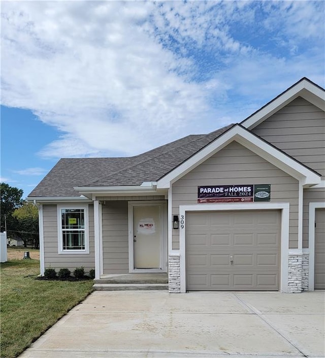 view of front facade with a front yard and a garage