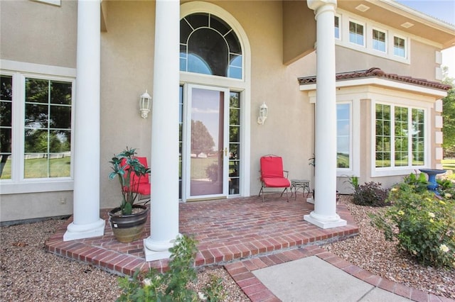 view of exterior entry with stucco siding