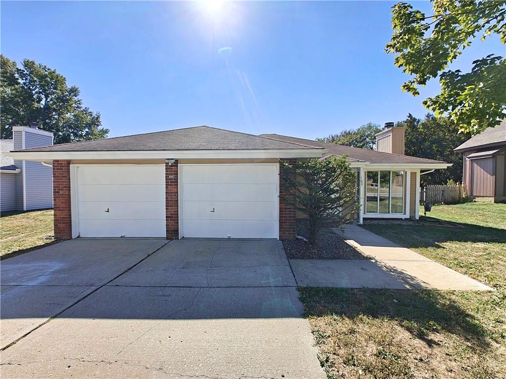 view of front facade with a front yard and a garage