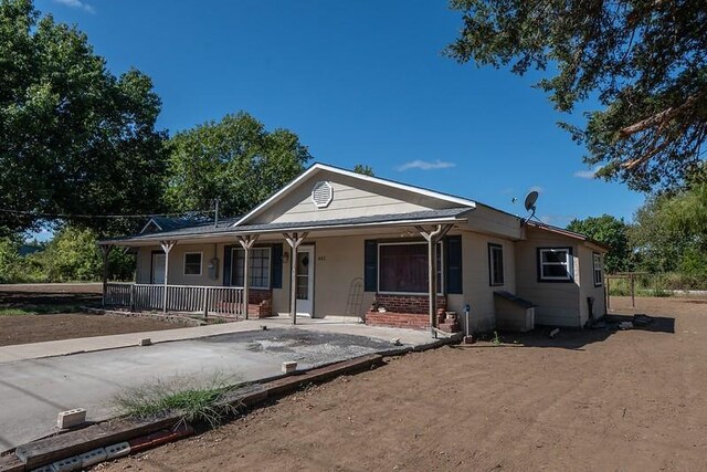 403 N Foreman St, Caney, KS 67333 - farmhouse featuring covered porch and aphalt driveway