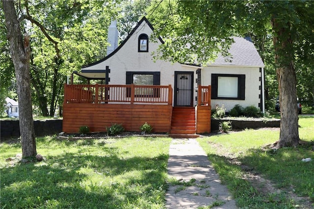 view of front of property featuring a front lawn and a wooden deck