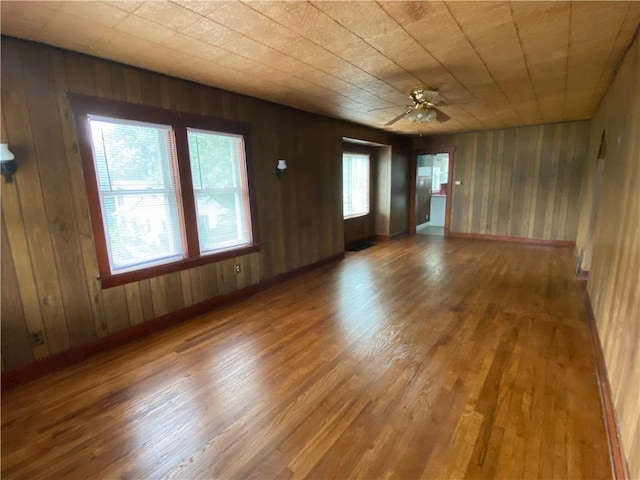 unfurnished room with plenty of natural light, ceiling fan, and hardwood / wood-style floors