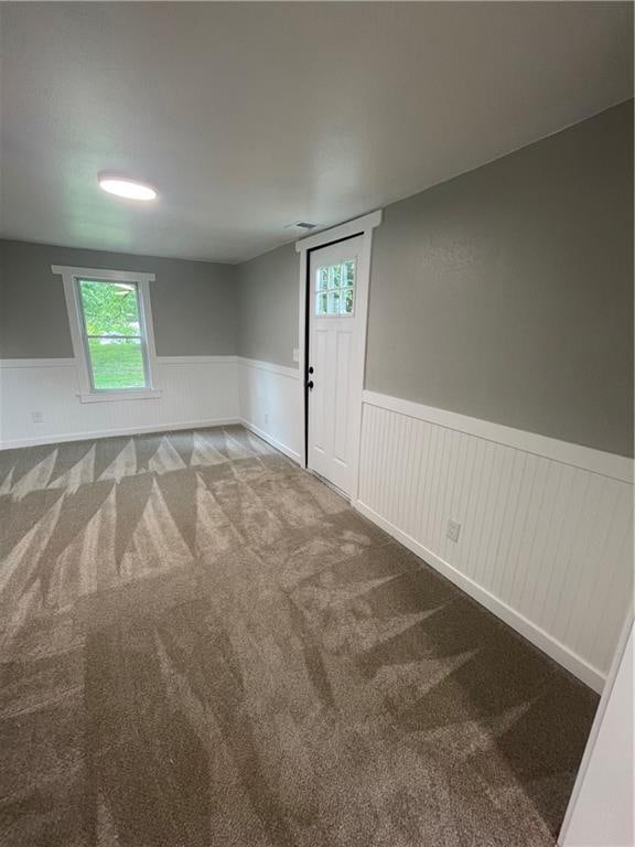 view of carpeted spare room