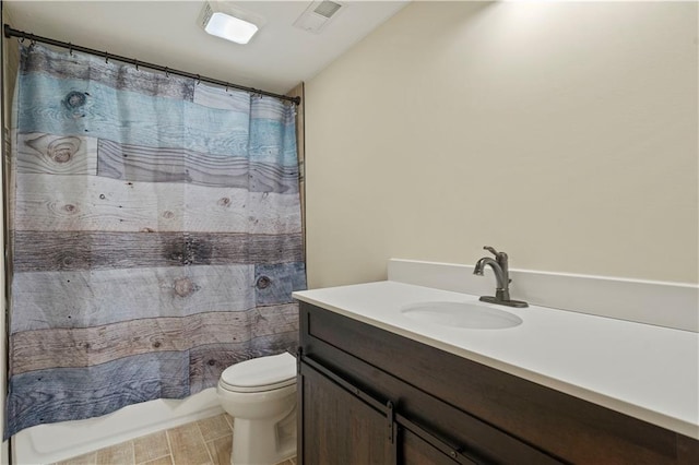 full bathroom featuring shower / tub combo with curtain, vanity, and toilet