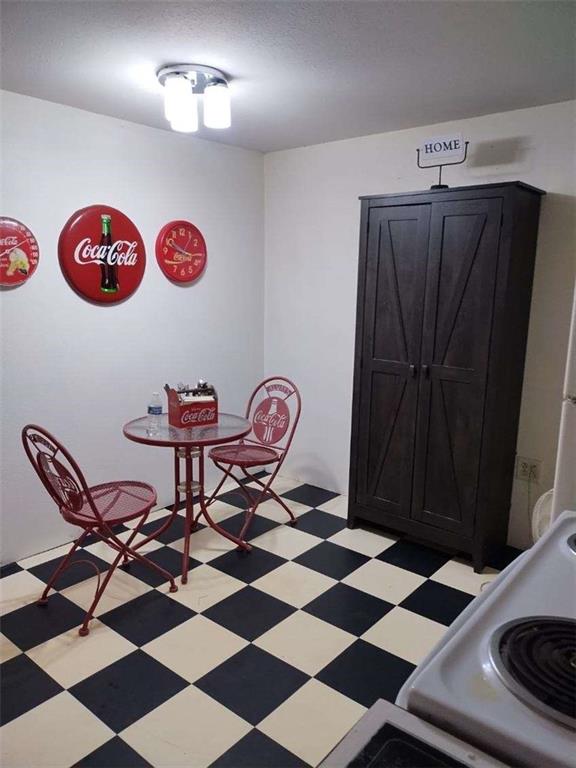 dining room with light tile patterned floors