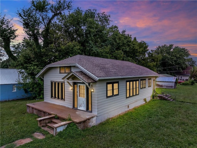 view of front of house featuring a yard