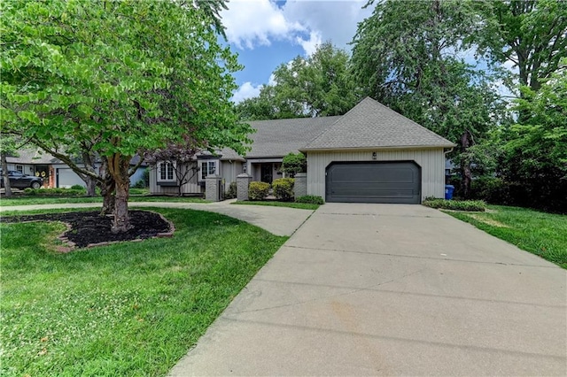 view of front of property featuring a front lawn and a garage