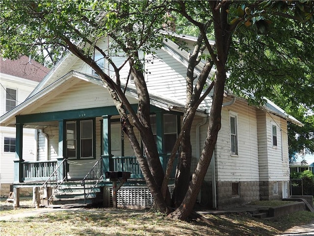 view of front of property with covered porch