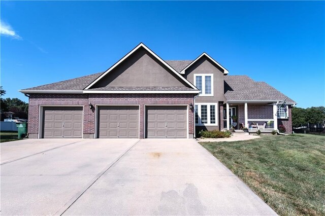 view of front facade with a garage and a front yard