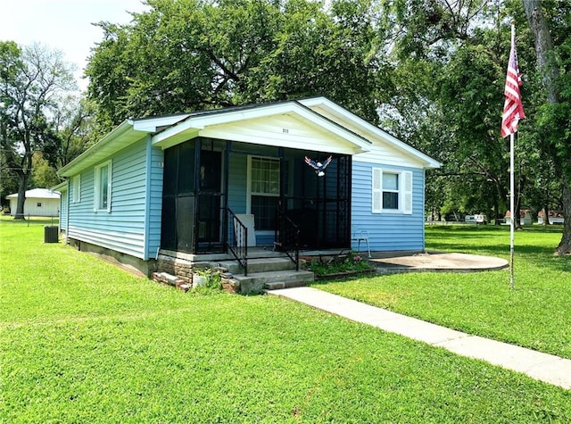 view of front of home featuring a front lawn and a porch