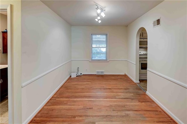 unfurnished room featuring track lighting and light tile patterned flooring