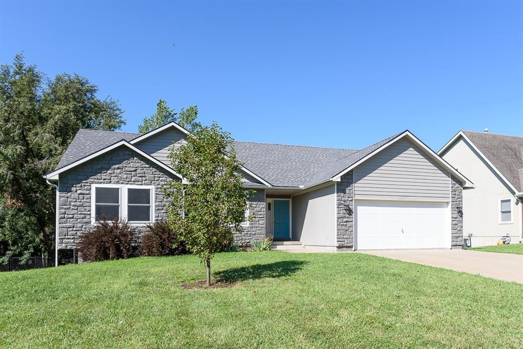 view of front of house featuring a garage and a front lawn