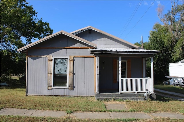 bungalow featuring a front yard and covered porch