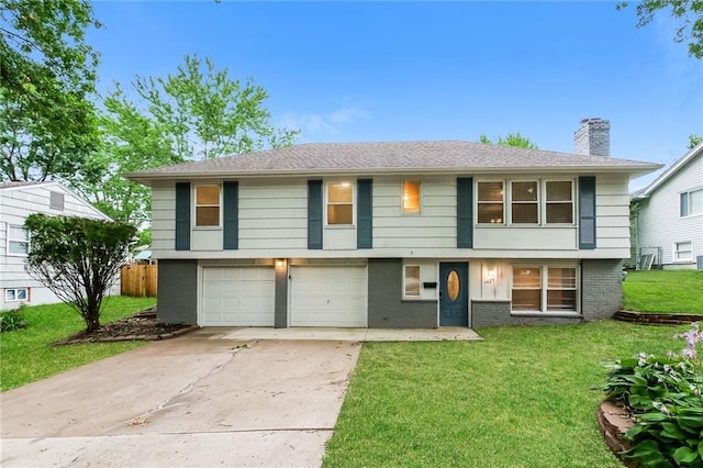 view of front of house featuring a front yard and a garage