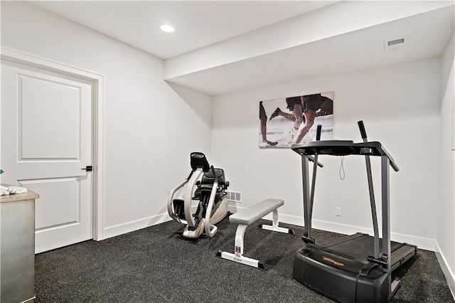 workout area featuring recessed lighting, visible vents, and baseboards