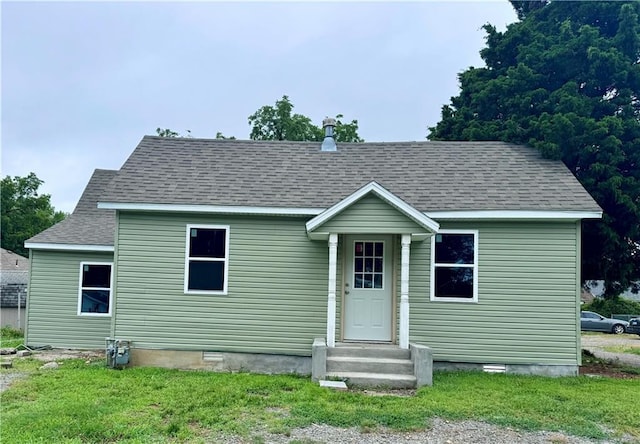 view of front facade with a front yard