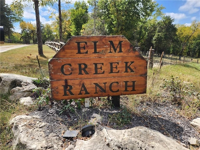 view of community / neighborhood sign