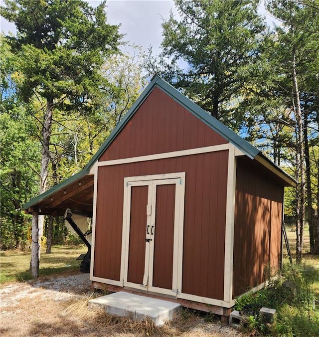 view of outbuilding