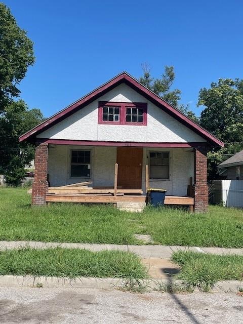 view of front of property featuring covered porch