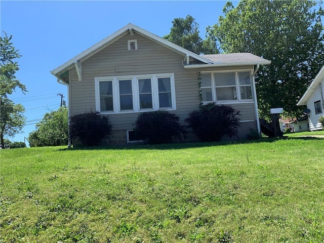 view of front of property with a front lawn