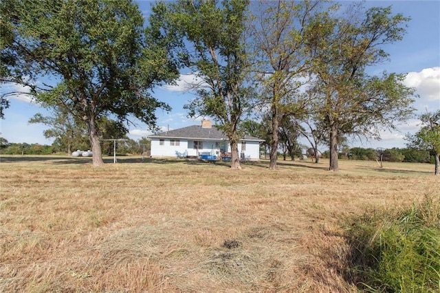 view of yard featuring a rural view