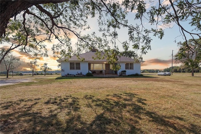 single story home with a lawn