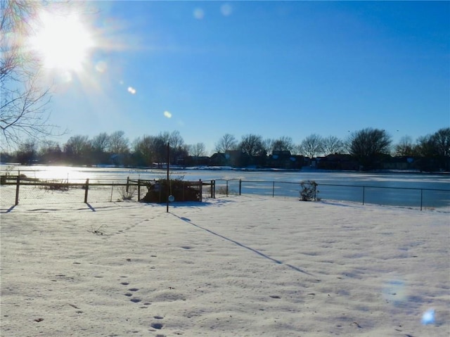 view of yard featuring a water view