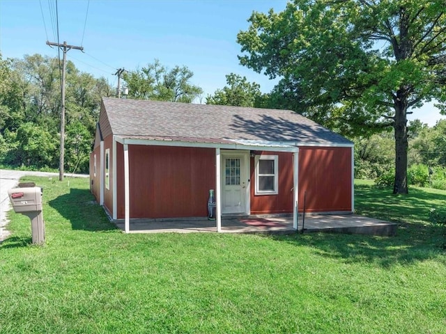 view of outbuilding featuring a yard