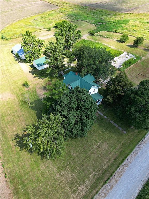 birds eye view of property featuring a rural view