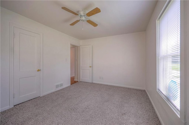 unfurnished room featuring carpet floors and ceiling fan