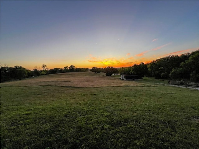 view of yard at dusk