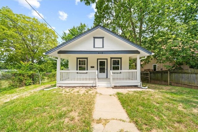 view of front facade with a porch and a front lawn