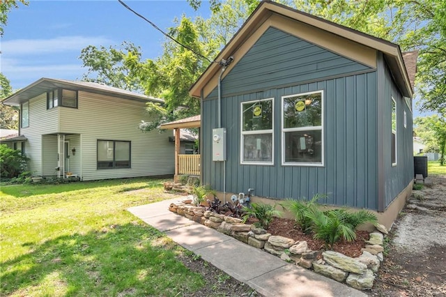 back of house featuring a yard