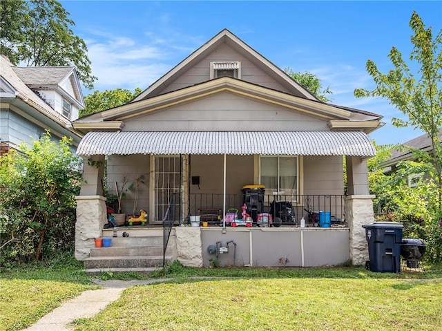 view of front of property featuring a front lawn and covered porch