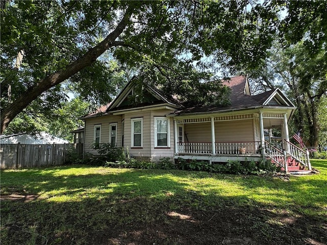 view of front of home with a front lawn and covered porch