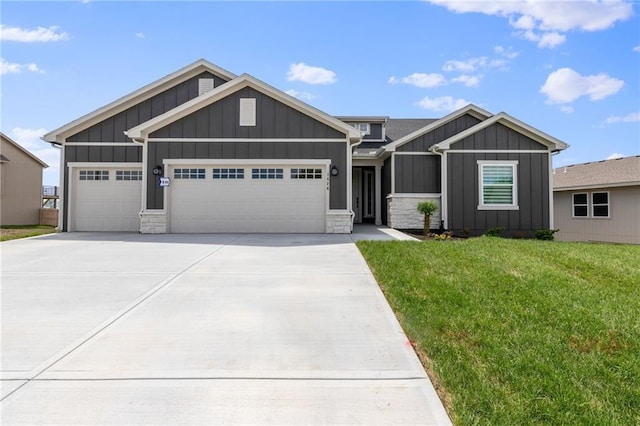 view of front of house featuring a garage and a front lawn