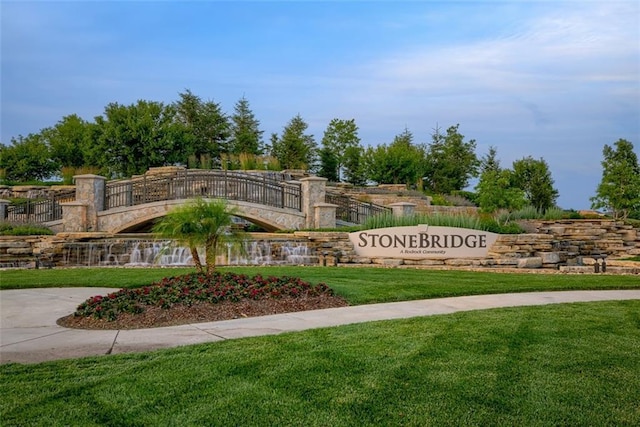 community sign featuring a yard