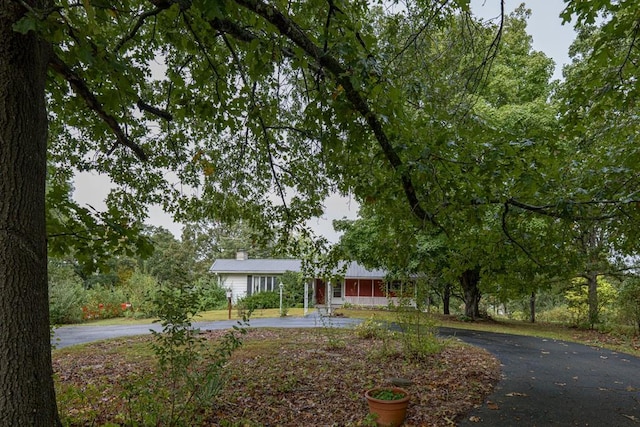 view of front of property