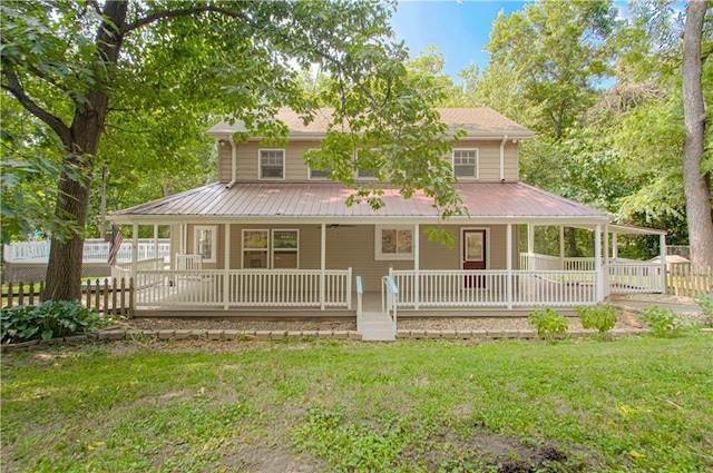 farmhouse inspired home featuring a porch and a front lawn