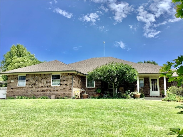 ranch-style house featuring a front lawn