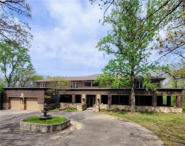 view of front facade with a garage