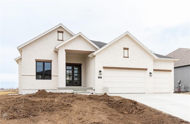 view of front facade featuring a garage