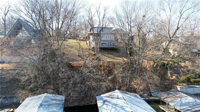 view of yard featuring a dock