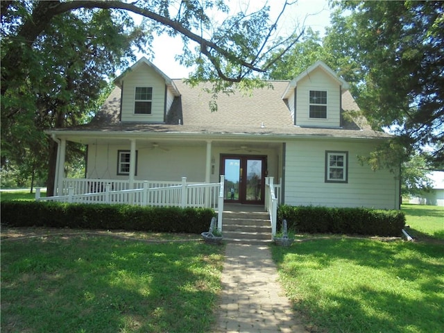 view of front facade featuring a front yard