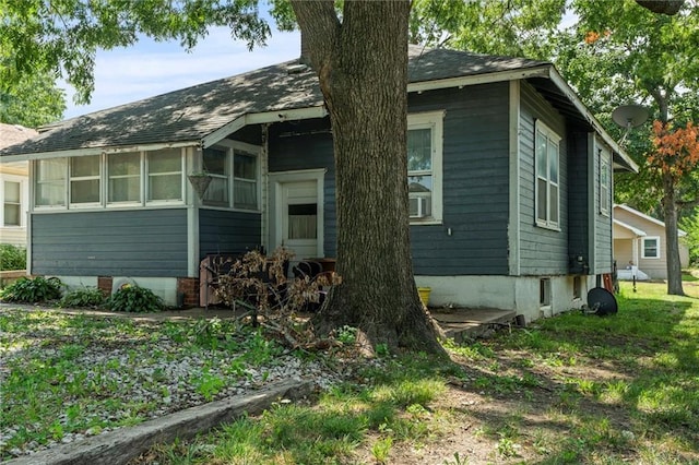 314 E Lexington St, Richmond, MO 64085 - view of side of property with a shingled roof