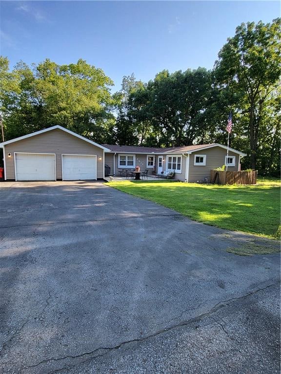 ranch-style home with a front yard