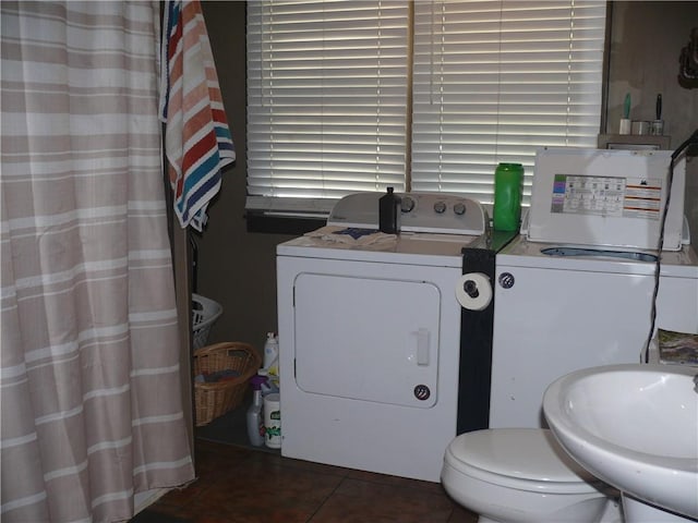 laundry room featuring tile patterned flooring, washing machine and dryer, and sink