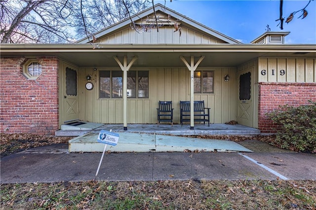 doorway to property with covered porch